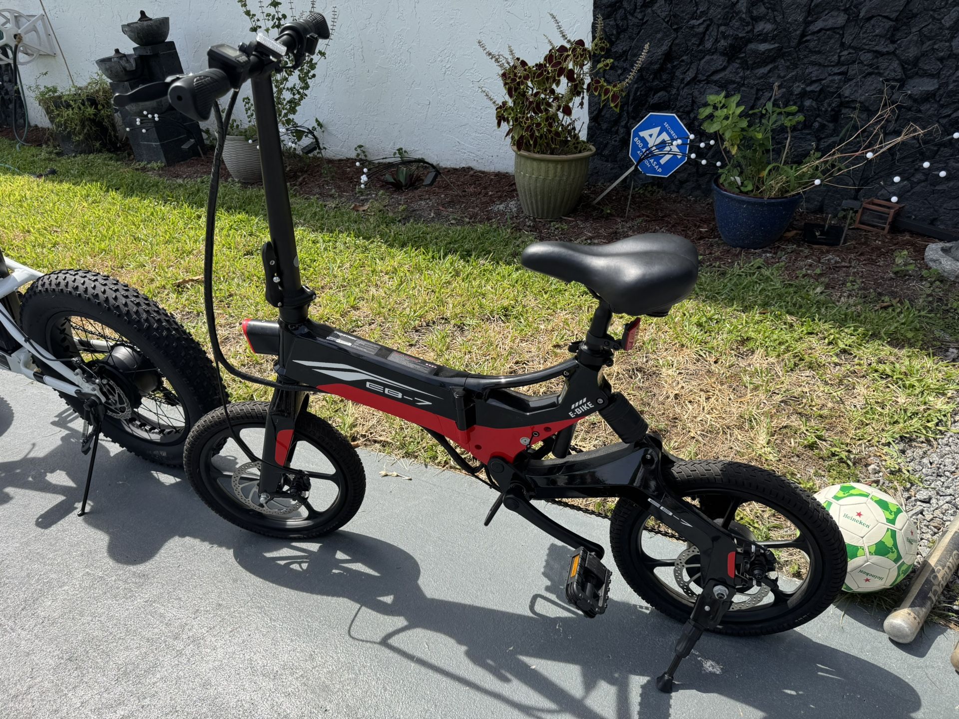 Swagtron Swagcycle Eb-7 Elite Commuter Folding Electric Bike