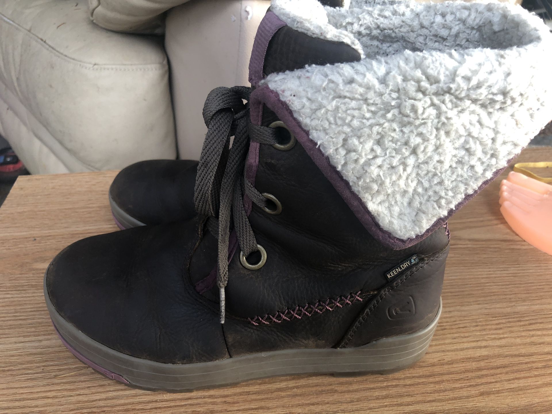 Keen Dry 53015-BRGN Women’s Gray/Brown Suede Leather Faux Fur Winter Boots Size 7.5