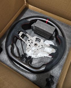 BRAND NEW 2015-2017 FORD MUSTANG ECO BOOST/ GT/ SHELBY GT350/ GT350R Real Carbon Fiber Steering Wheel Without Replacement Trim