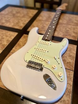 RARE Fender Special Edition 60’s Stratocaster Lilac