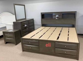 Emily King Bedroom Set Bed,dresser, Mirror, NIGHTSTAND Included 