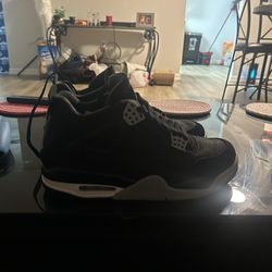 Retro 4 black canvas se size 8