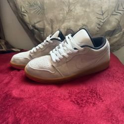 Jordan 1 Low White Gum Hyper Pink