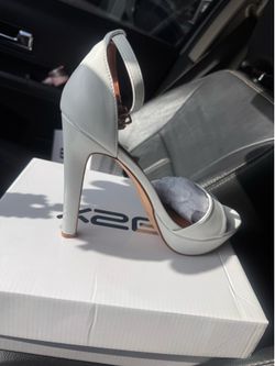 Size (8.5)