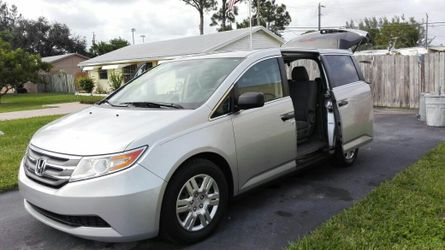 2012 Honda Odyssey 67 k millas por 2500 down