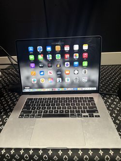 Mac laptop M4  15in 256gb silver w/ charger