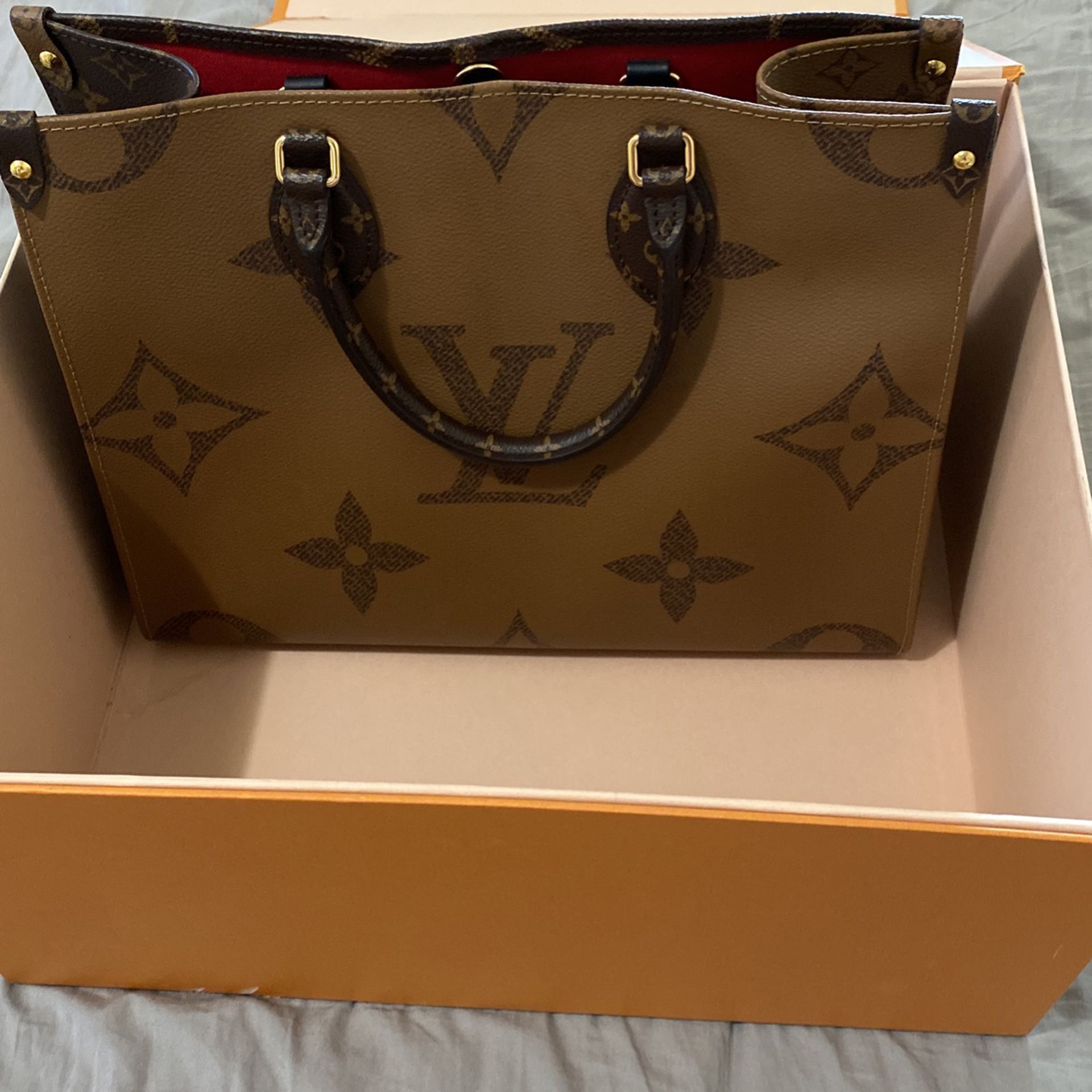 2019 Louis Vuitton Flower zipped tote MM Perfect condition! for Sale in  Riverside, CA - OfferUp