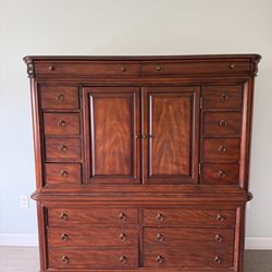 Free armoire