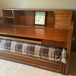 Bedroom Set/Trundle Bed/Computer Desk