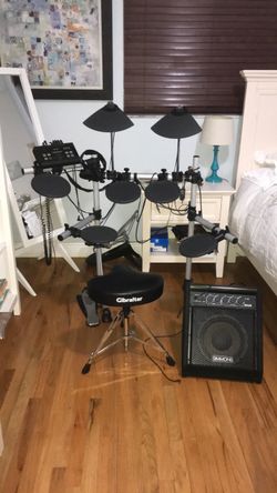 Yamaha Drum Set with Simmons Amplifier