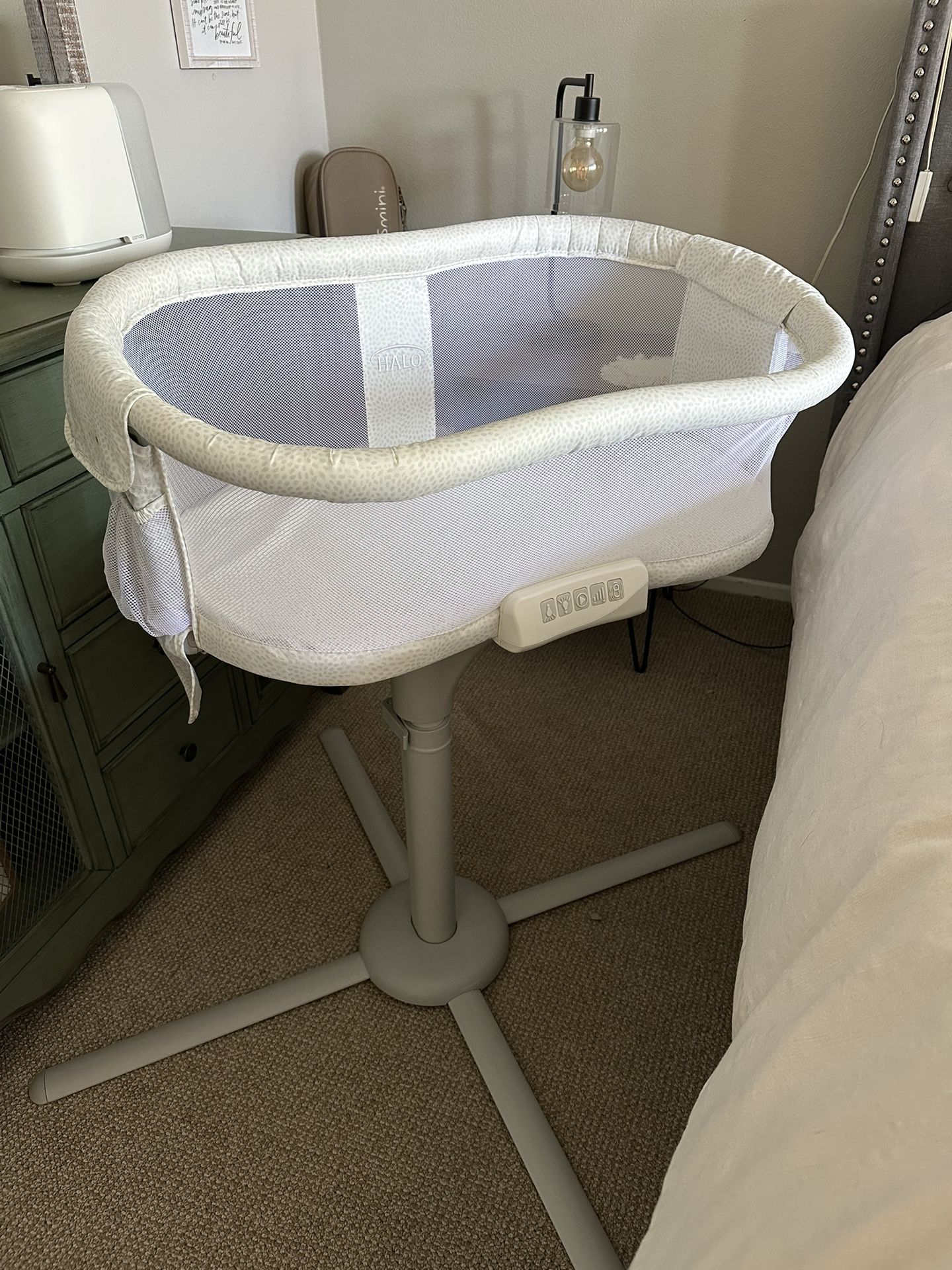 Halo Swivel Baby Bassinet