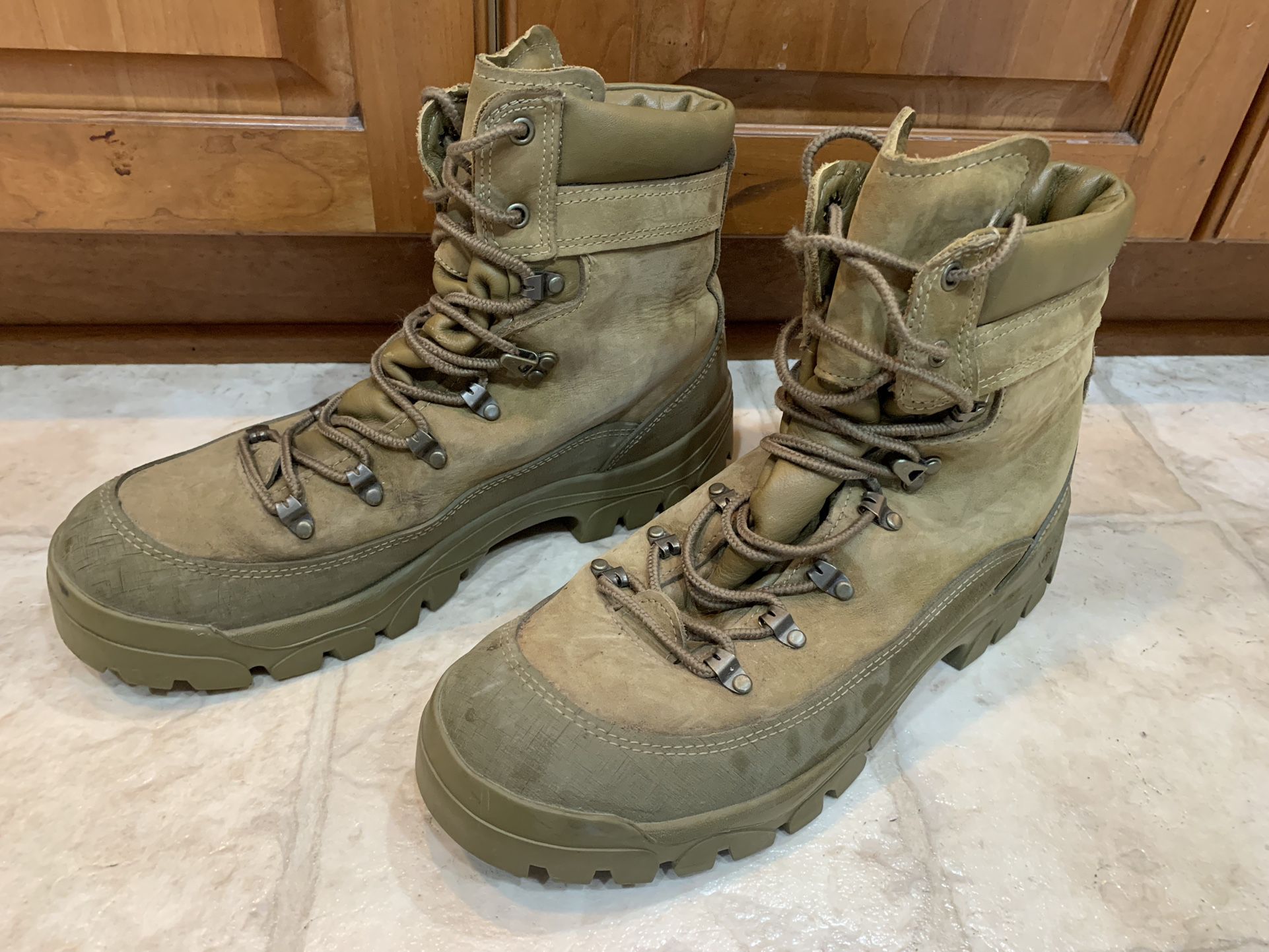 Military Surplus Bates GoreTex Mountain Combat Boots, Men’s 12 R