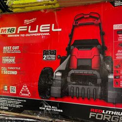 Milwaukee M18 SELF-PROPELLED DUAL BATTERY MOWER ( NO BATTERY NO CHARGER )