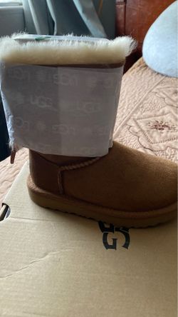 Little girl uggs size 10