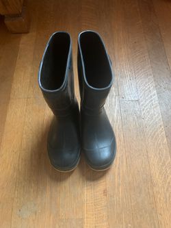 Toddler rain boots. Size 10.