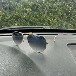 Ray-Ban Aviator Sunglasses 