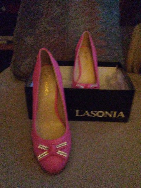 Lasonia woman's heels