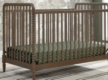  Baby Crib / Mattress 