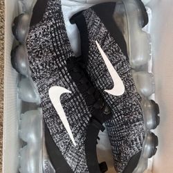 Nike Vapormax Flyknit 10.5 Brand New 