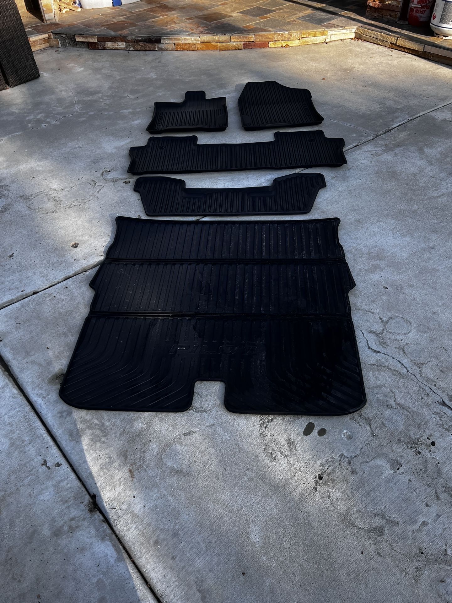 2021 Honda Pilot Floor mats with cargo liner