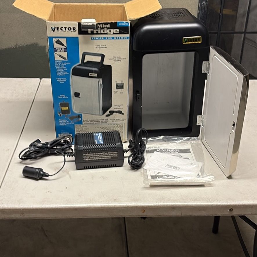 Vector Mini Fridge And Warmer for Sale in Anaheim, CA - OfferUp