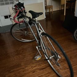 Kabuki by Bridgestone Vintage Road Bike. Includes Lock & Phone Mount