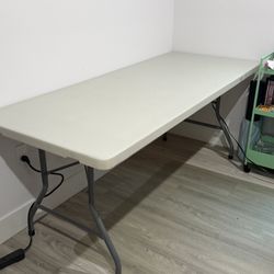 6-Foot Bi-Fold Plastic Table