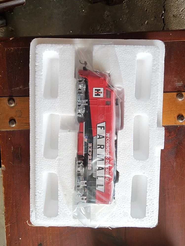 International Harvester Train From Bradford Exchange