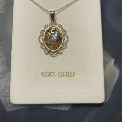 10k Gold Pendant With Necklace 