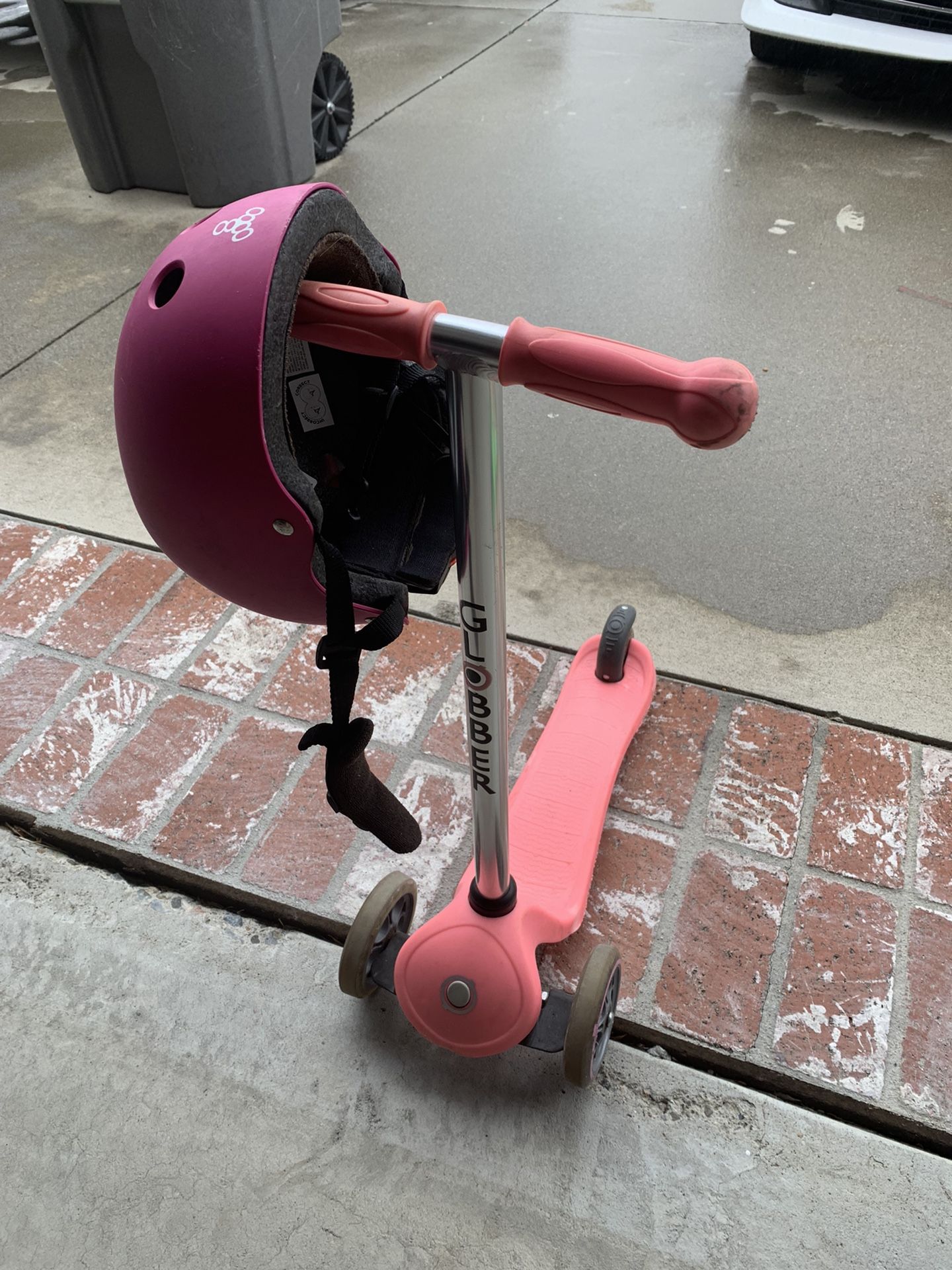 Globber Scooter With Helmet