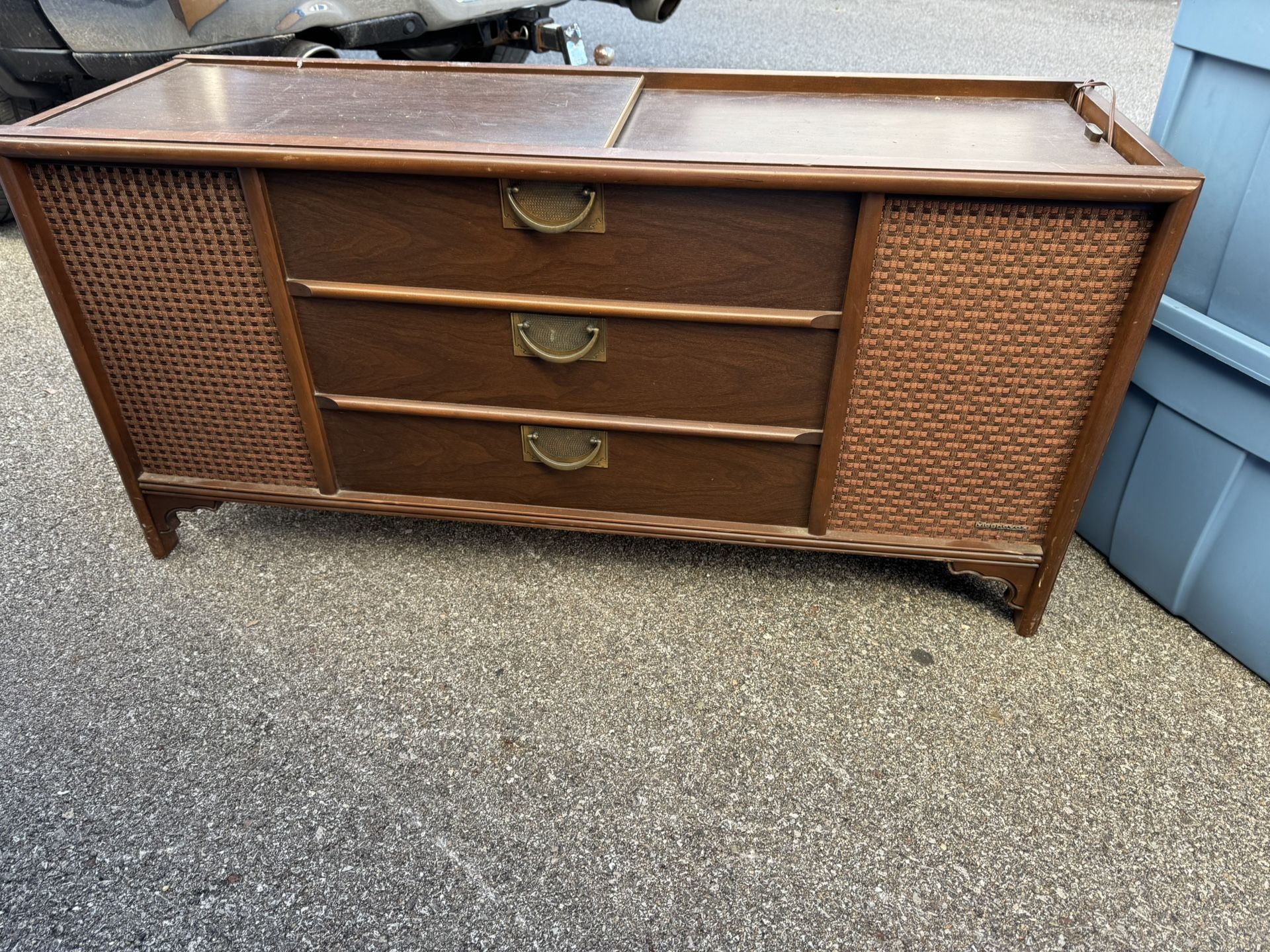 Vintage 1960’s Magnavox Astro Sonic Console Stereo Micromatic Record Player 50 1/4” long 17” deep 24” tall