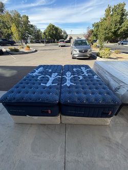 Stearns & Foster Lux Estate Split King Mattress Set