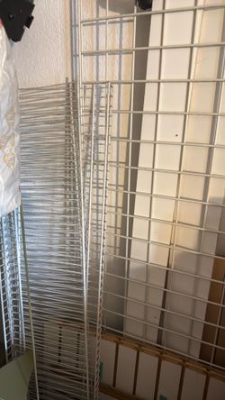 Store wire shelves