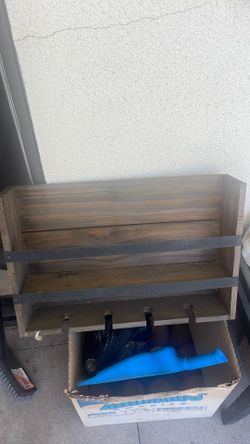 Wine bottle/glass holder-free