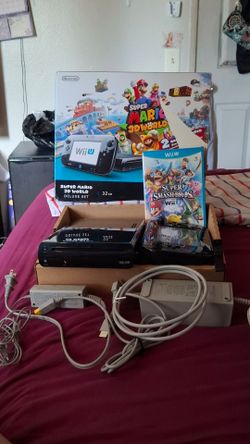 Nintendo Wii U 32GB Super Mario 3D World Deluxe Set