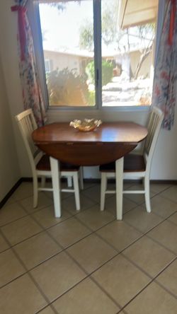 Dinette with 2 chairs