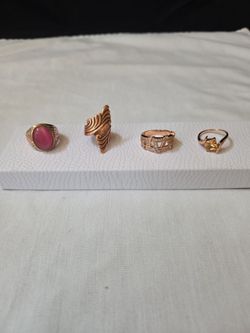 4 assorted rings