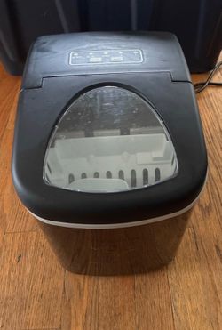 Frigidaire EFIC117-SSBLACK-COM 26lbs Freestanding Icemaker Black Stainless Steel