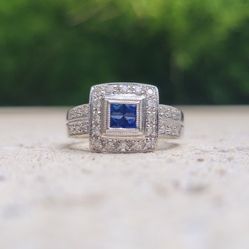 14K Gold Sapphire Diamond Ring (Jewelry Box Included)