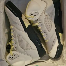 Woman's Air JORDAN 5 size 10 , Mens Size 9