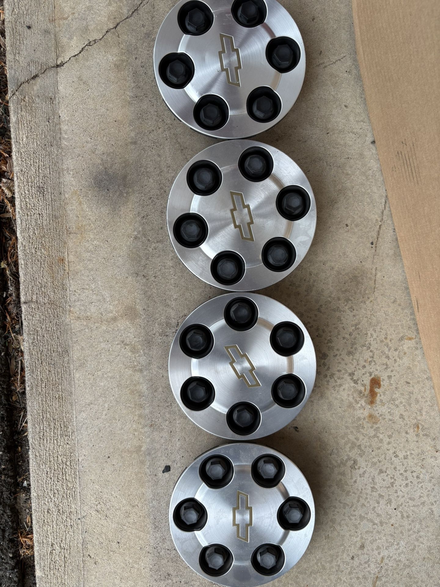 03-06 Silverado 1500 center caps $65