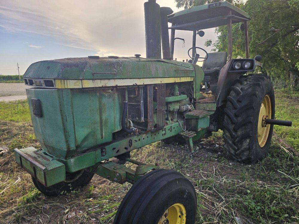 John Deere 4555