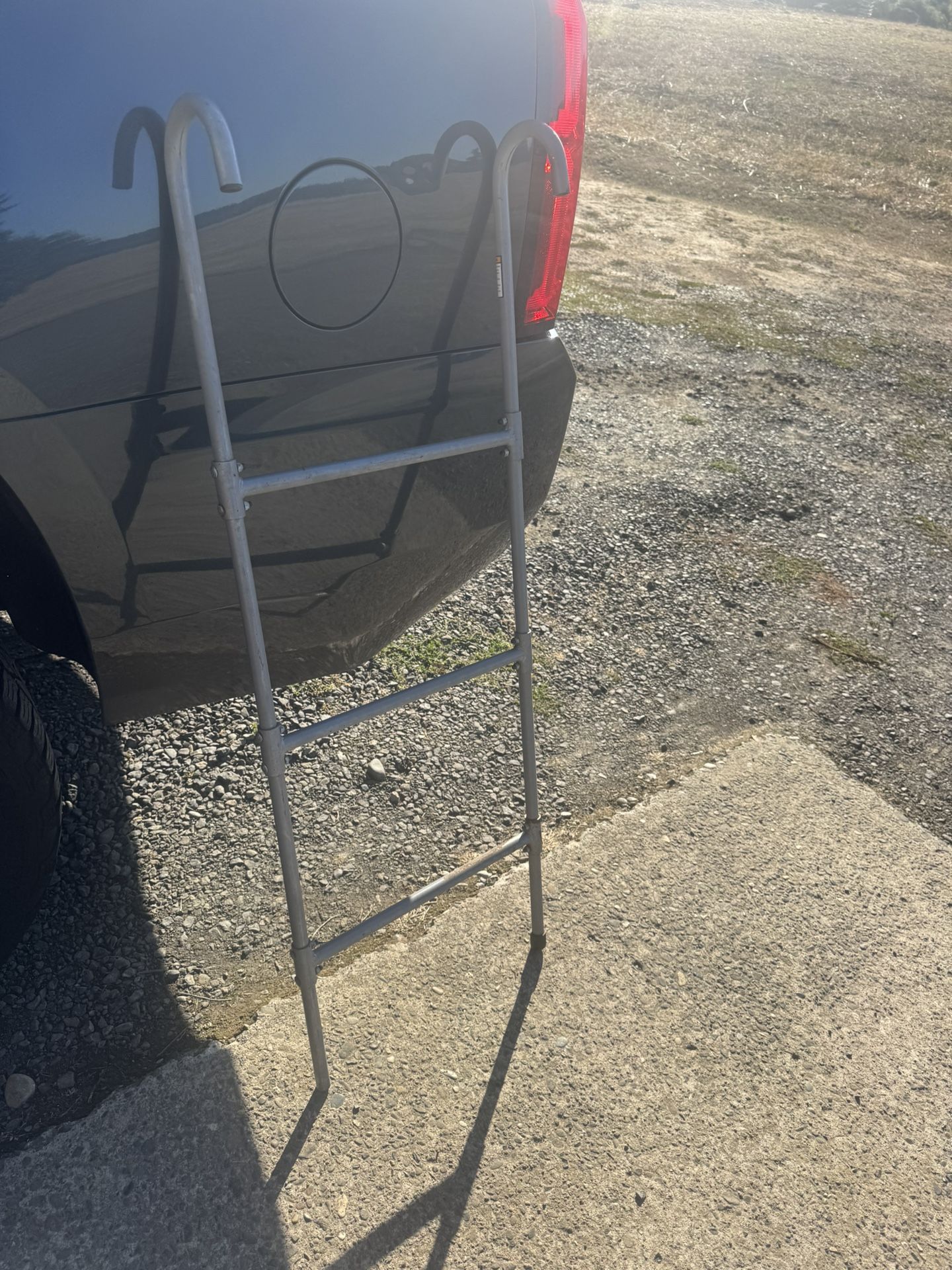 Ladder: Trampoline / Pool