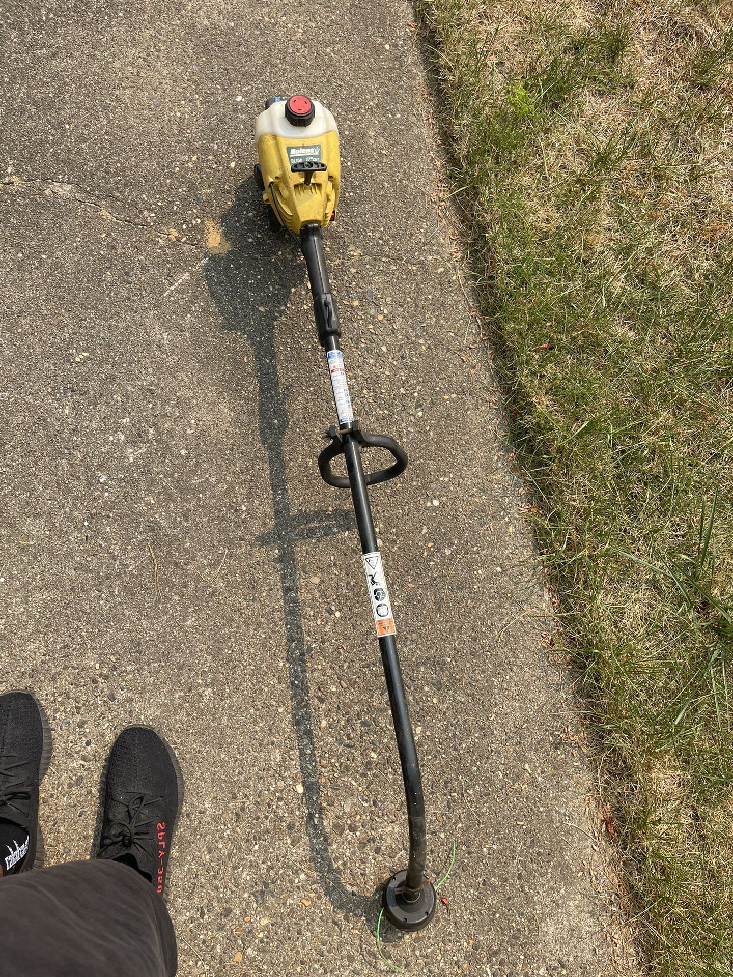 Bolens BL100 17” Cut 31cc Weed Wacker