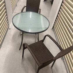 Excellent condition All Weather Resin indoor or outdoor pation furniture