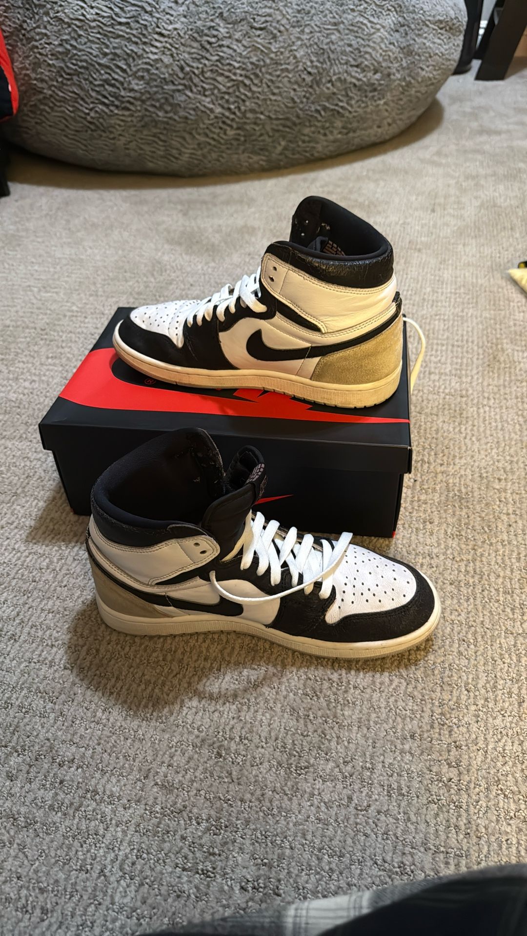Air Jordan 1 Retro High OG “Bleached Coral” Size 9