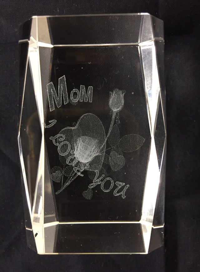 “MOM I LOVE YOU” 3D Laser Etched Glass Cube 3”H x 2”W Paperweight Mothers Day Gift. In Excellent Condition.