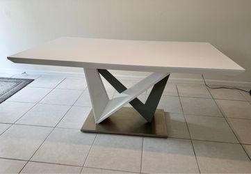 Dinning Table