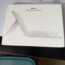 Apple Magic Keyboard Folio for iPad (A16 and 10th generation)
