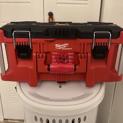 Milwaukee PACKOUT Large Toolbox + Tool Tray (New)